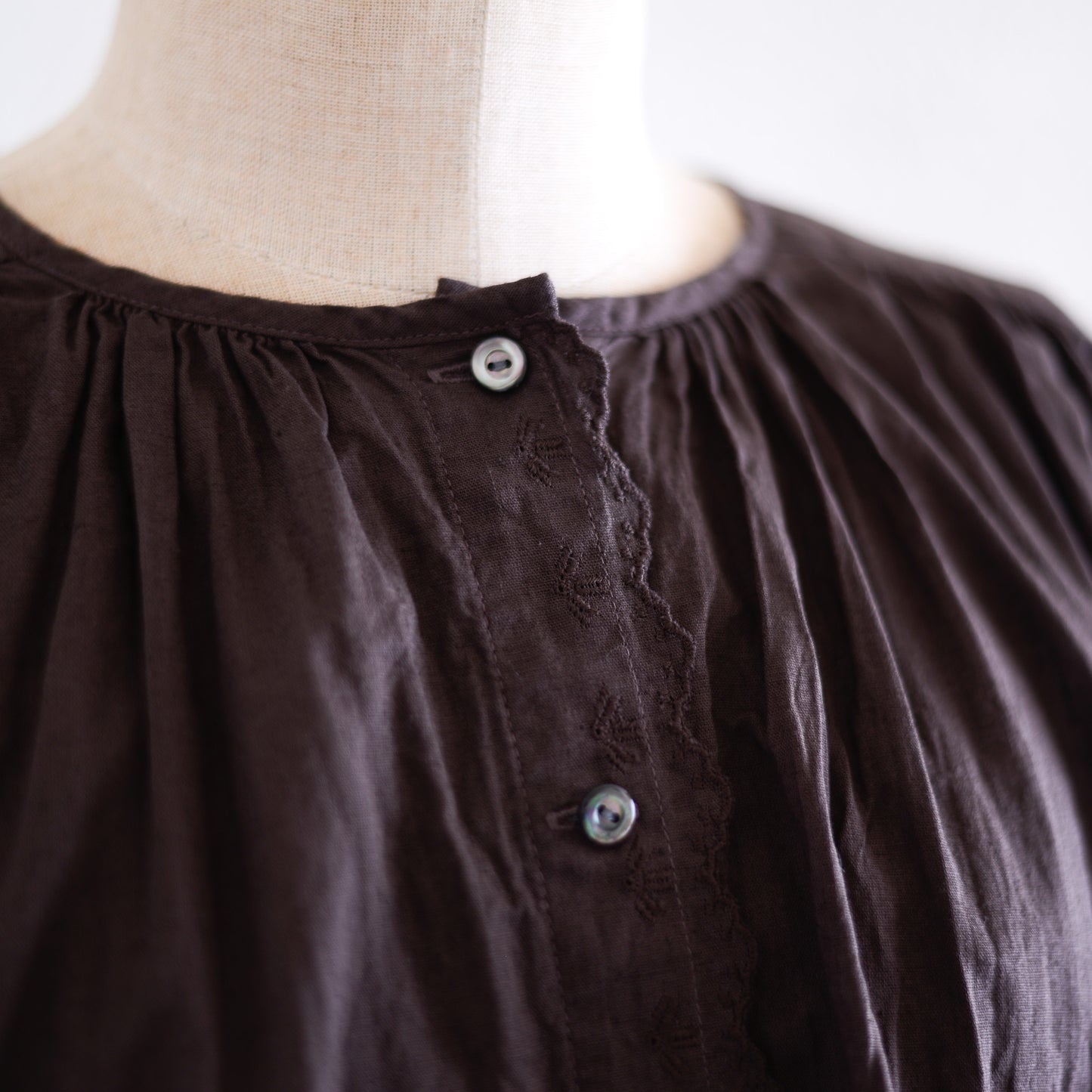 Cotton 2-way embroidered blouse, Brown