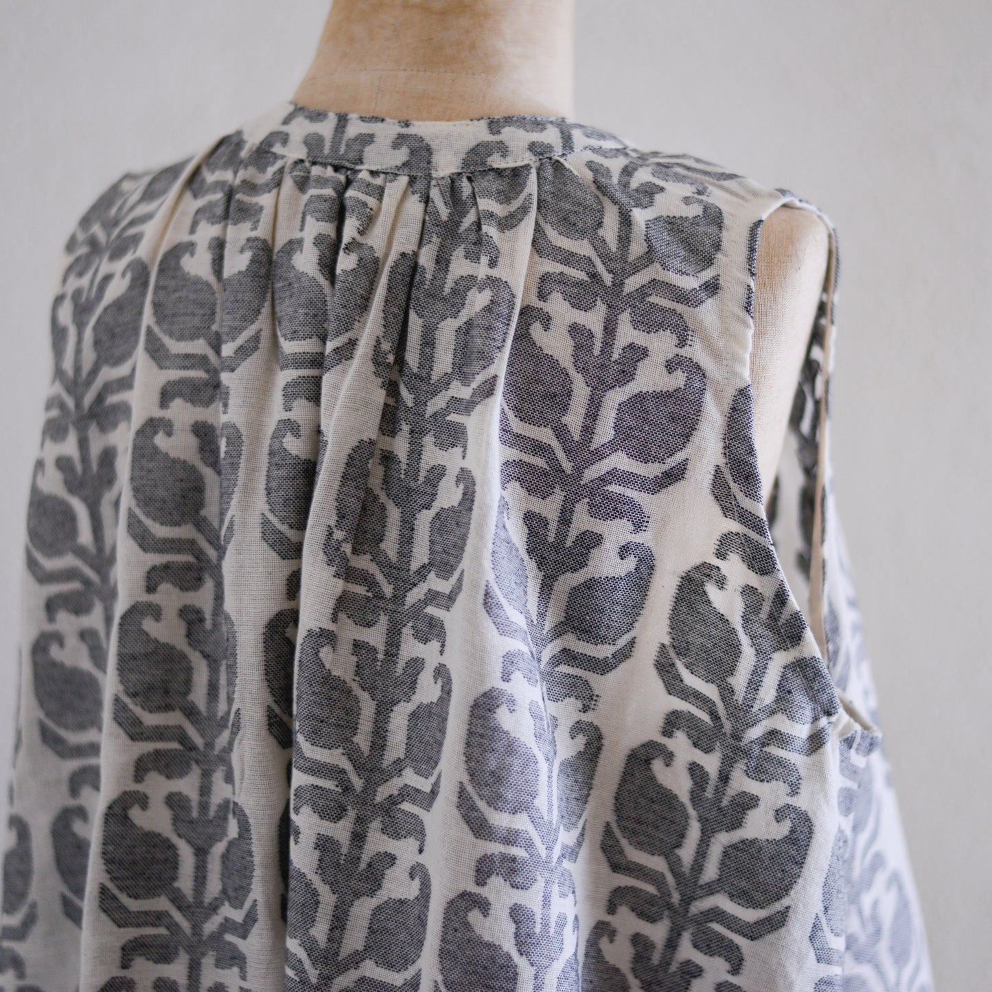 コットンジャガードスリーブレス Natural ×Black