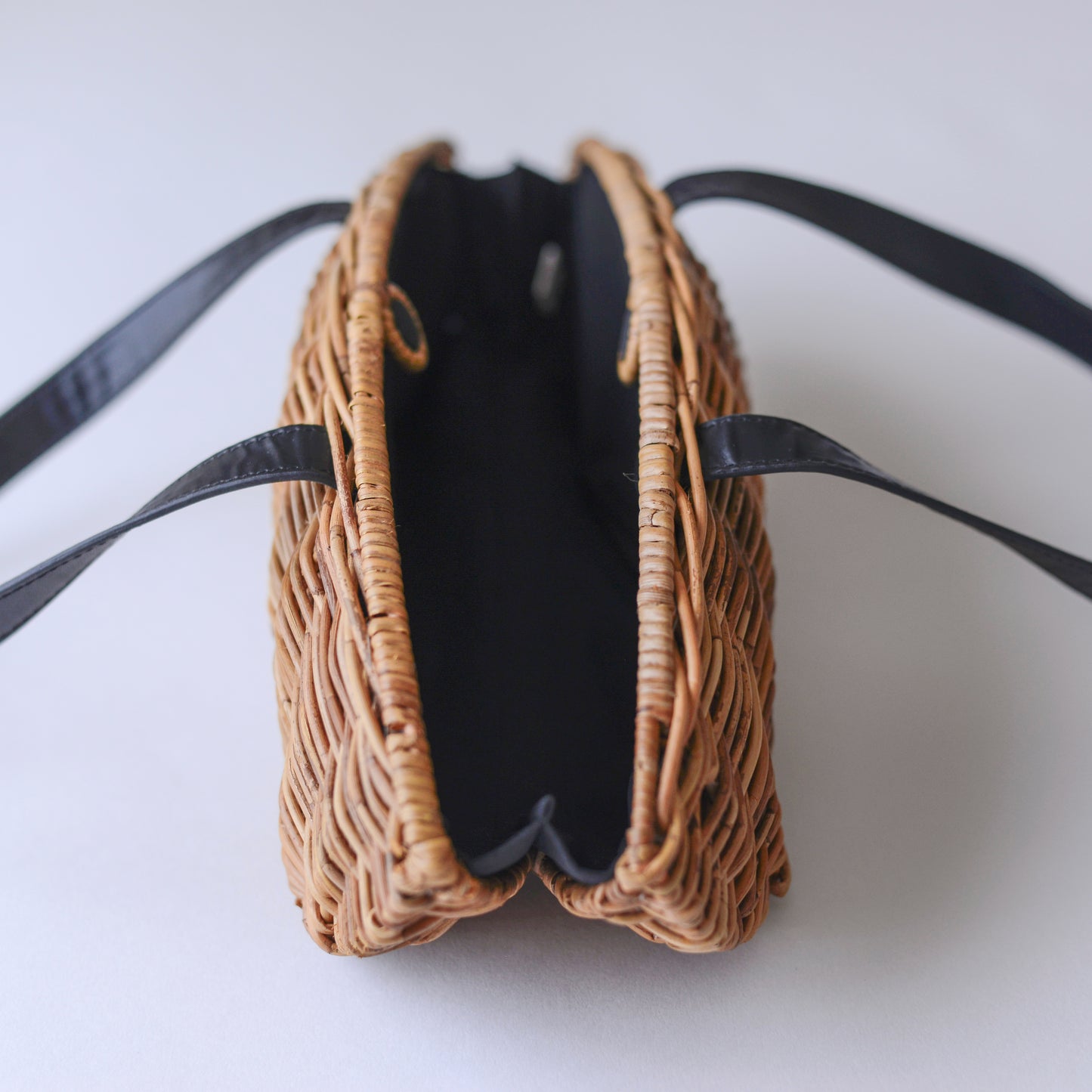 バタールバッグ ウッドレザーチャーム付き