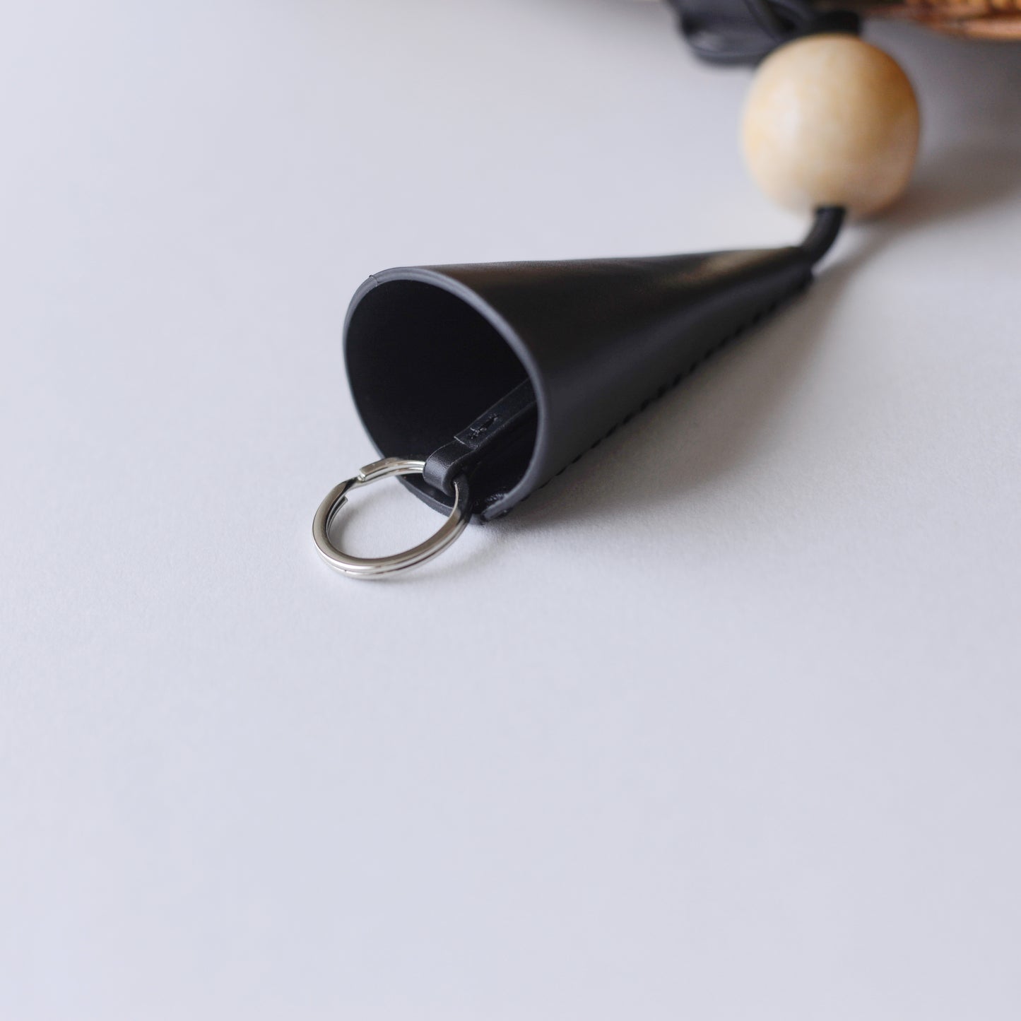 バタールバッグ ウッドレザーチャーム付き