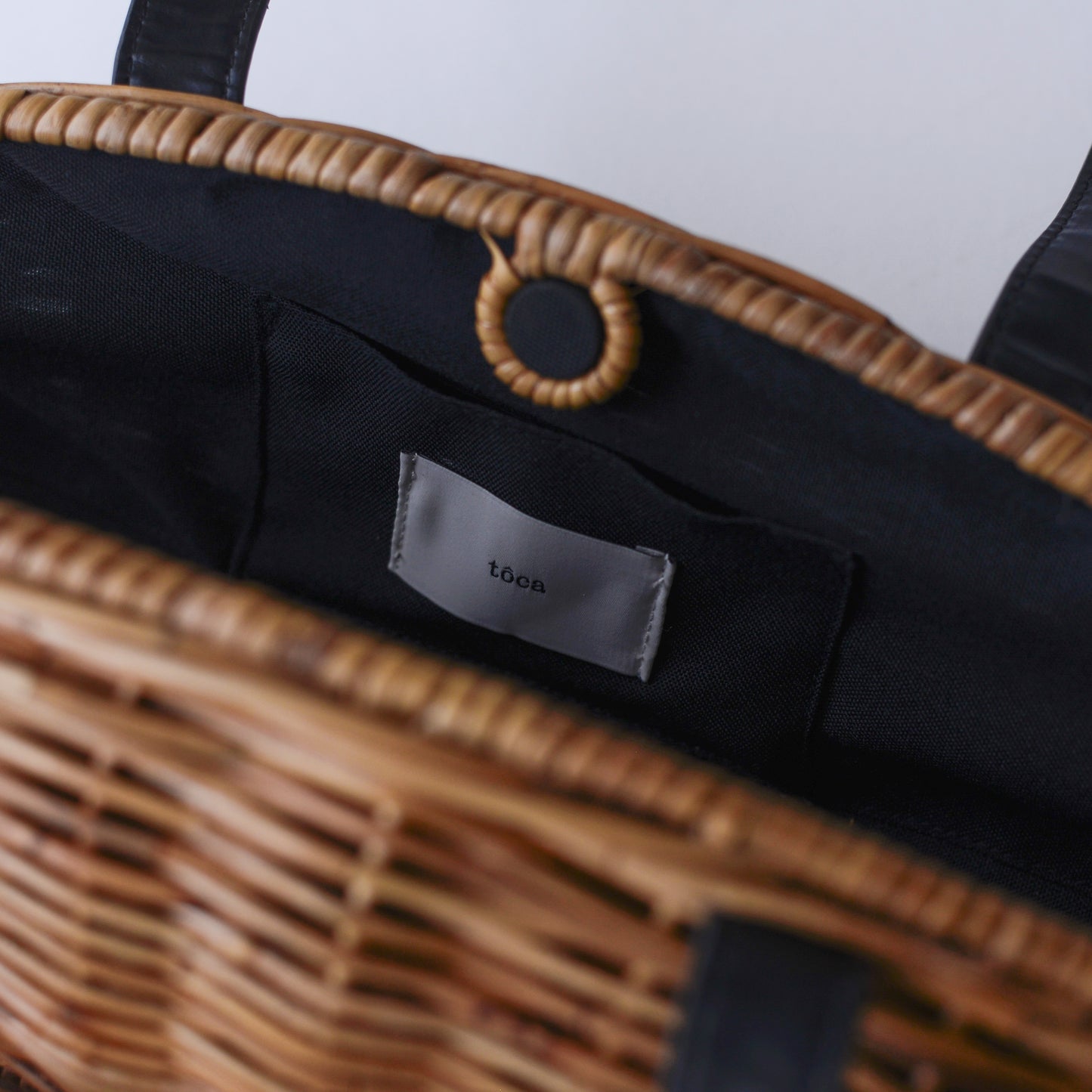 バタールバッグ ウッドレザーチャーム付き