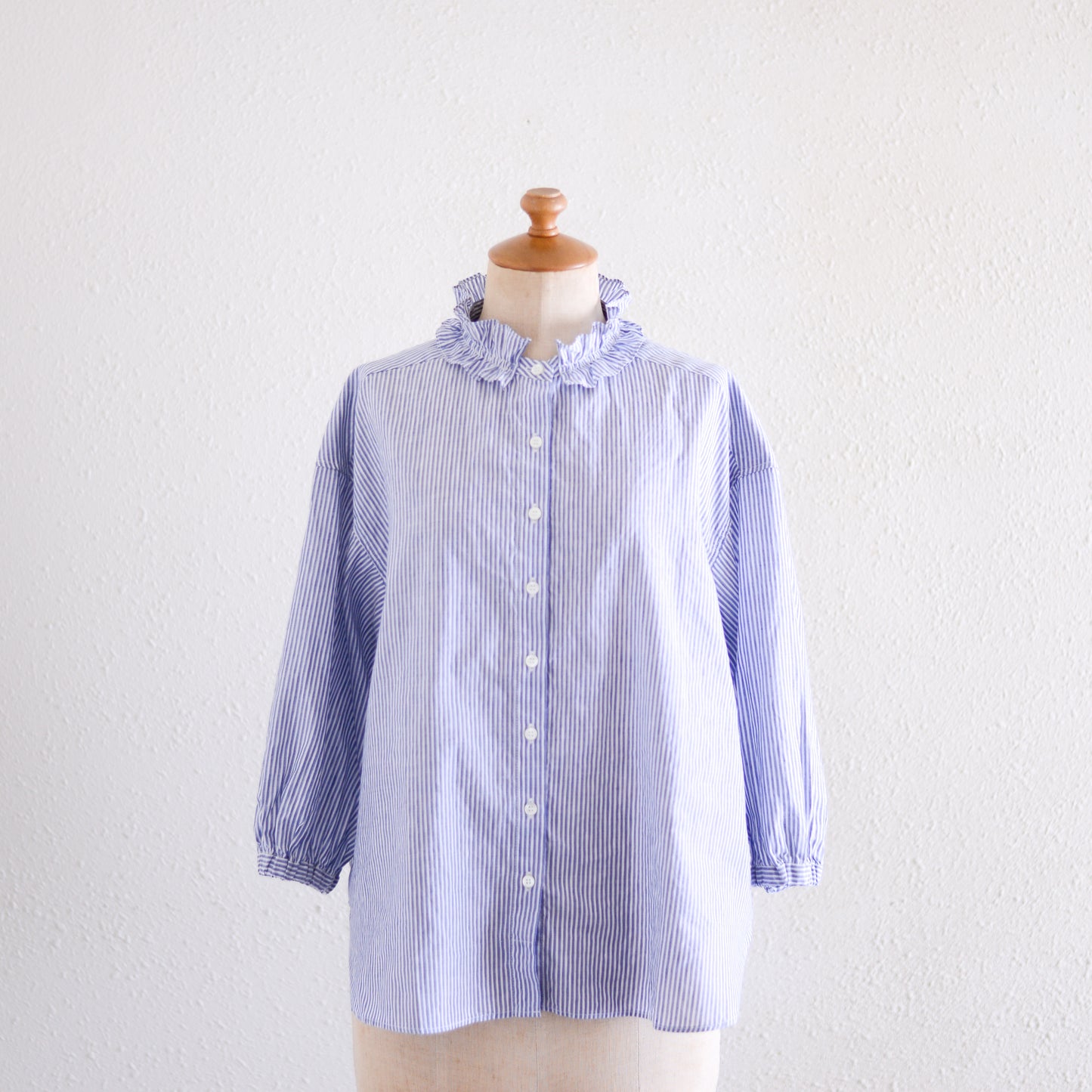 コットンリネンフリルカラー七分袖シャツ Off White ×Navy