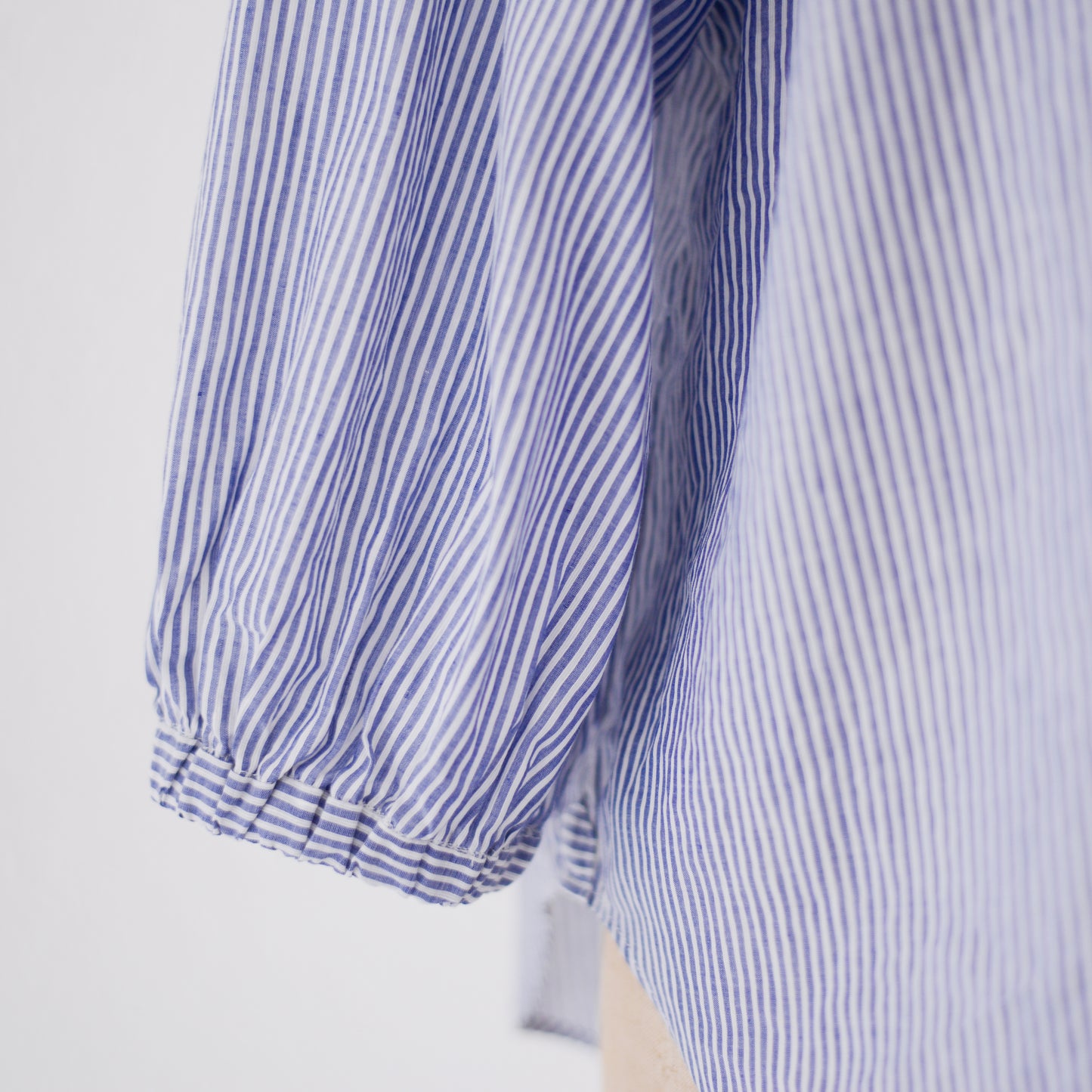 コットンリネンフリルカラー七分袖シャツ Off White ×Navy