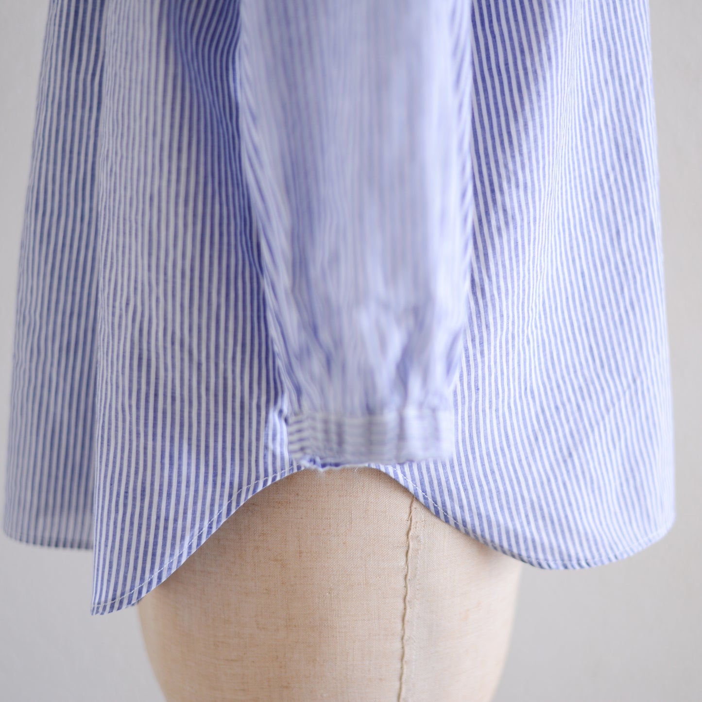 コットンリネンフリルカラー七分袖シャツ Off White ×Navy