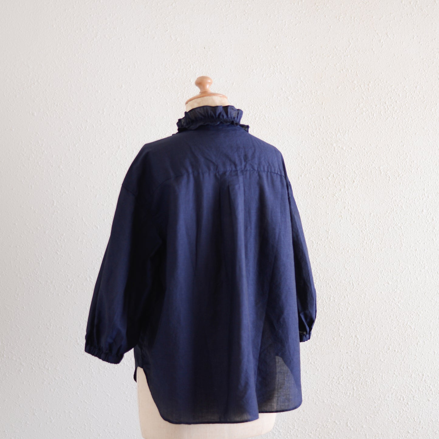 コットンリネンフリルカラー七分袖シャツ Navy