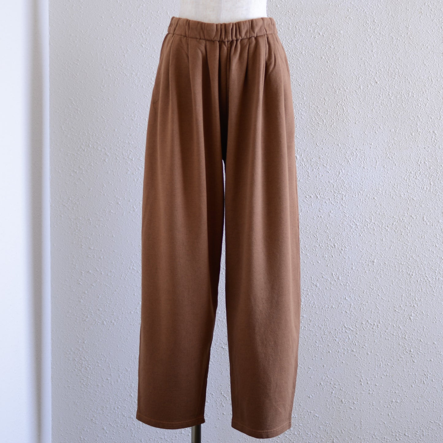 Cotton wool tapered pants Mocha