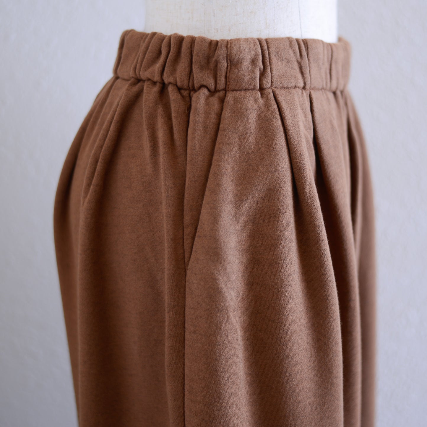 Cotton wool tapered pants Mocha