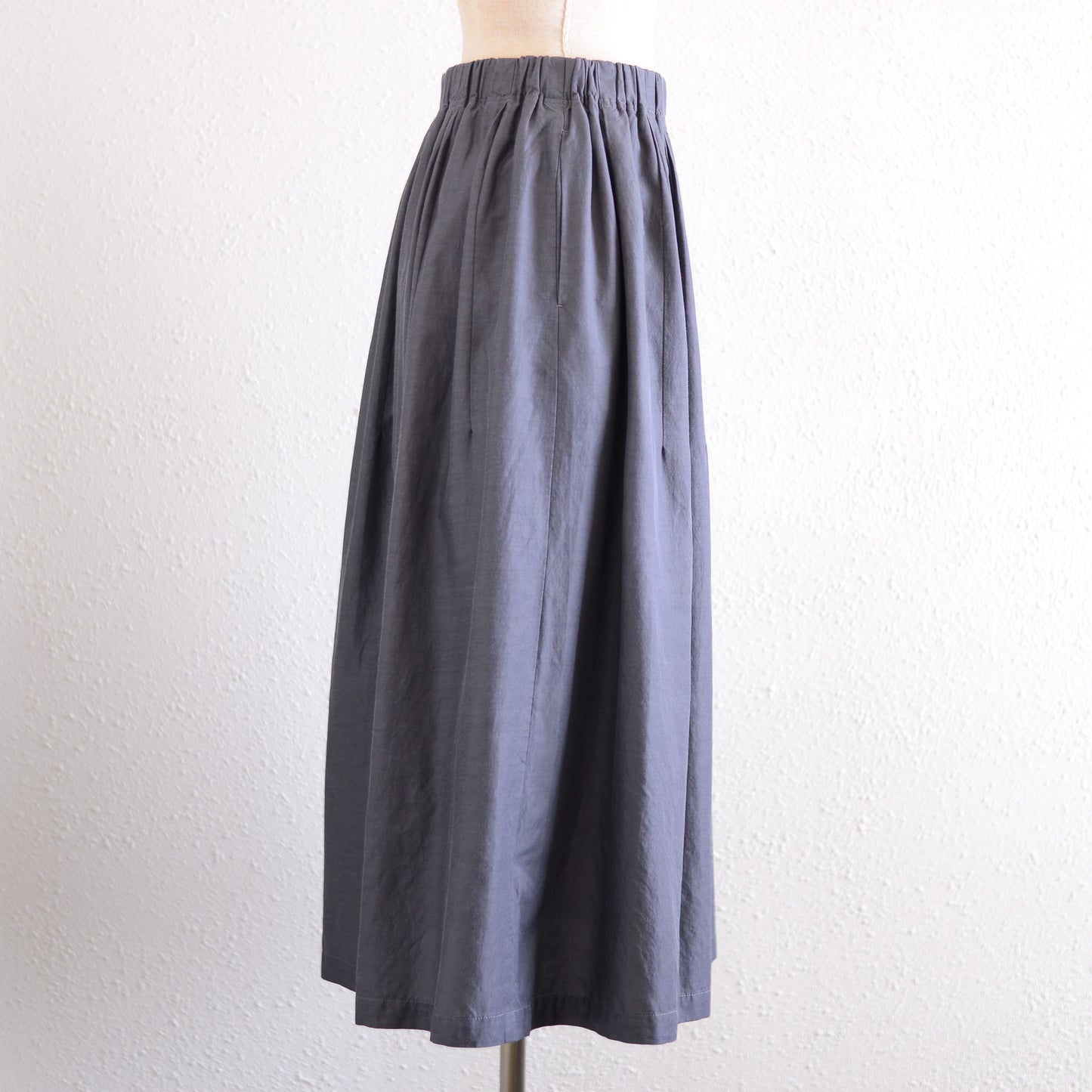 Cotton Cupro Wool Tuck Easy Skirt in Charcoal Grey