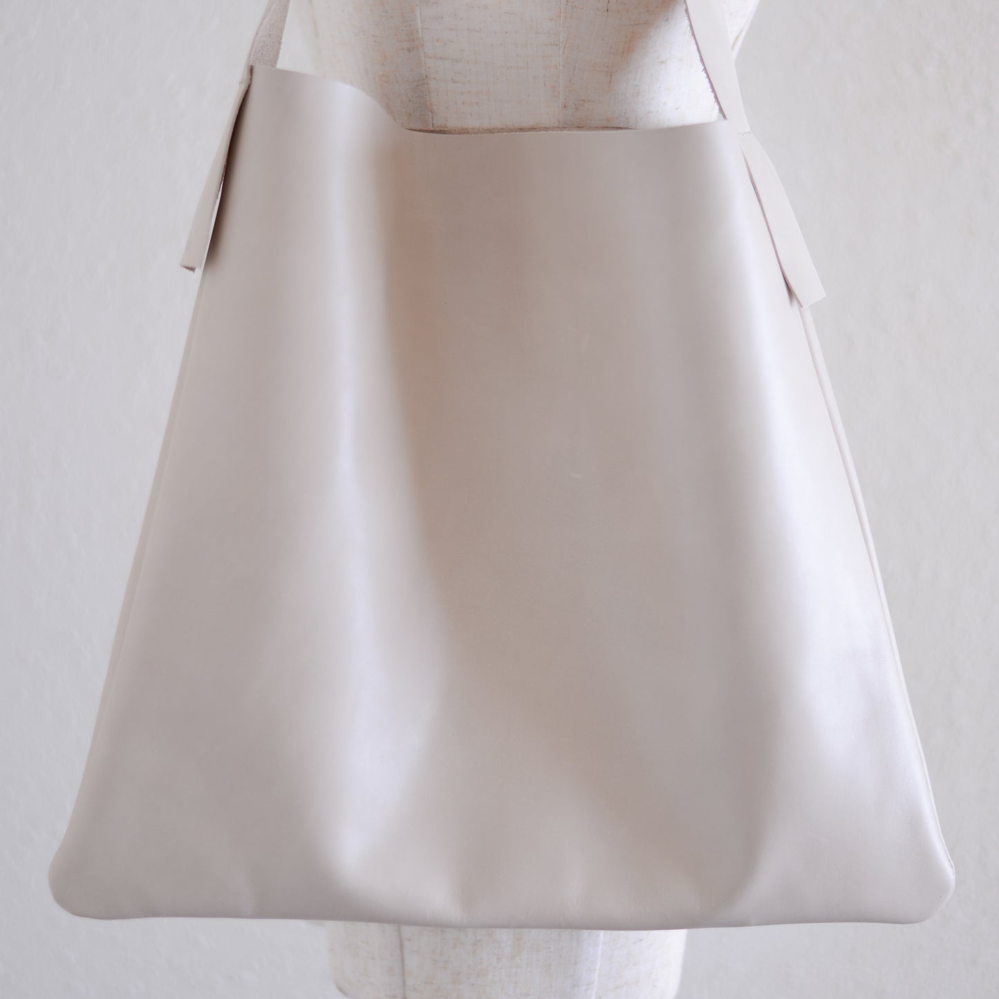 レザーショルダーバッグ Beige