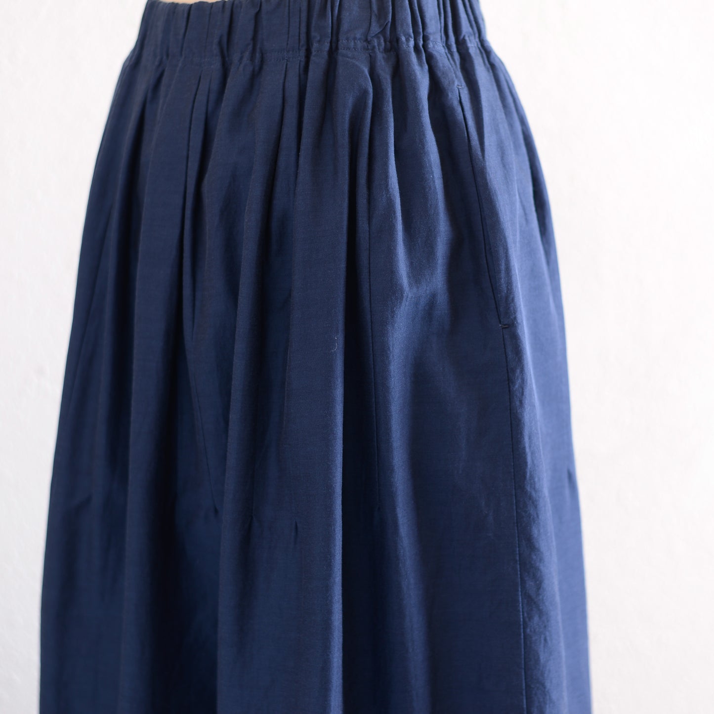 Cotton Cupro Wool Tuck Easy Skirt Black Navy