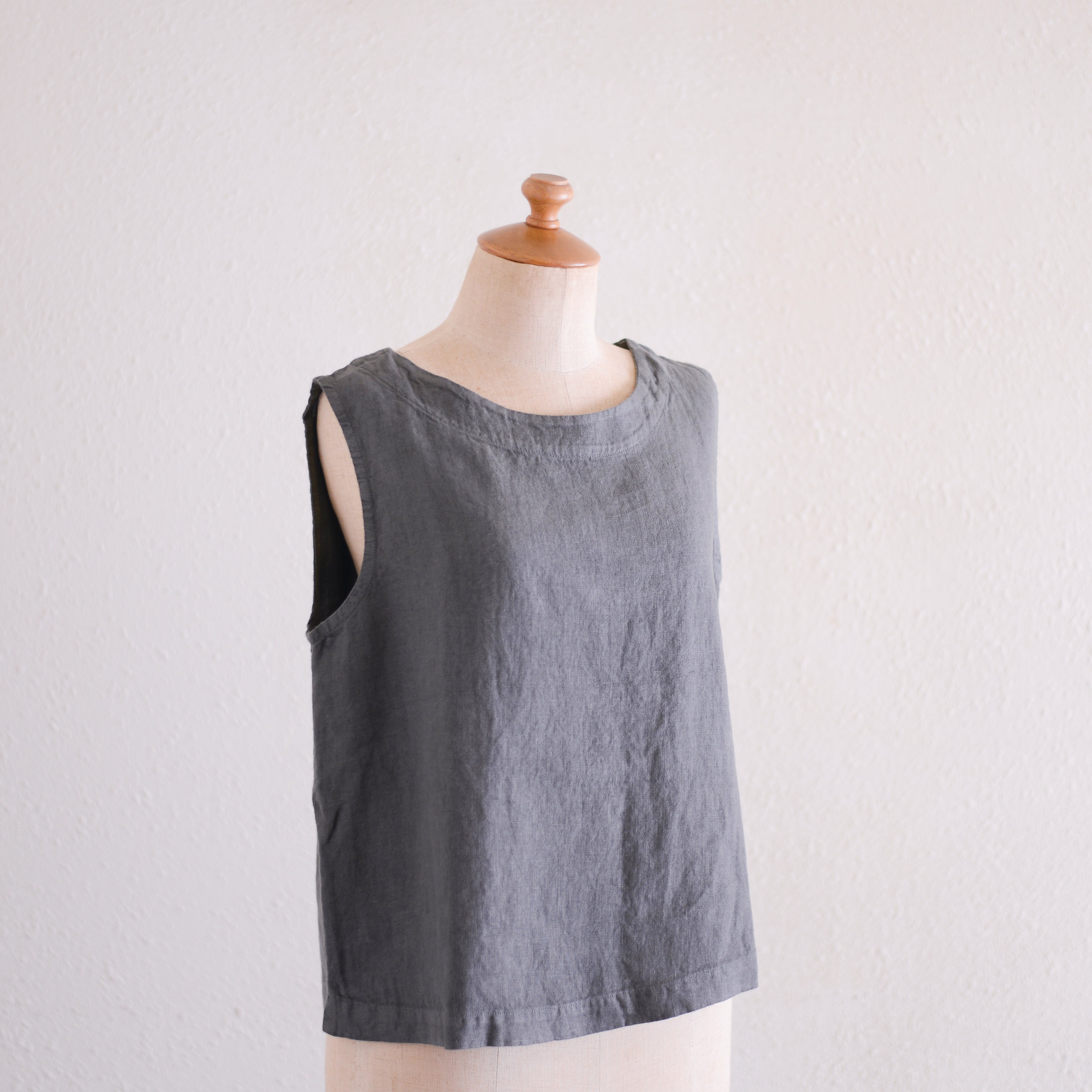 お値下げ 25SS リネンボートネックプルオーバー グレー リネンボートネックスリーブレスプルオーバー Charcoal Gray – MAR