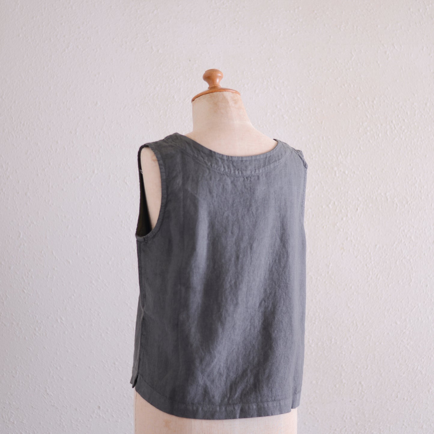 リネンボートネックスリーブレスプルオーバー Charcoal Gray