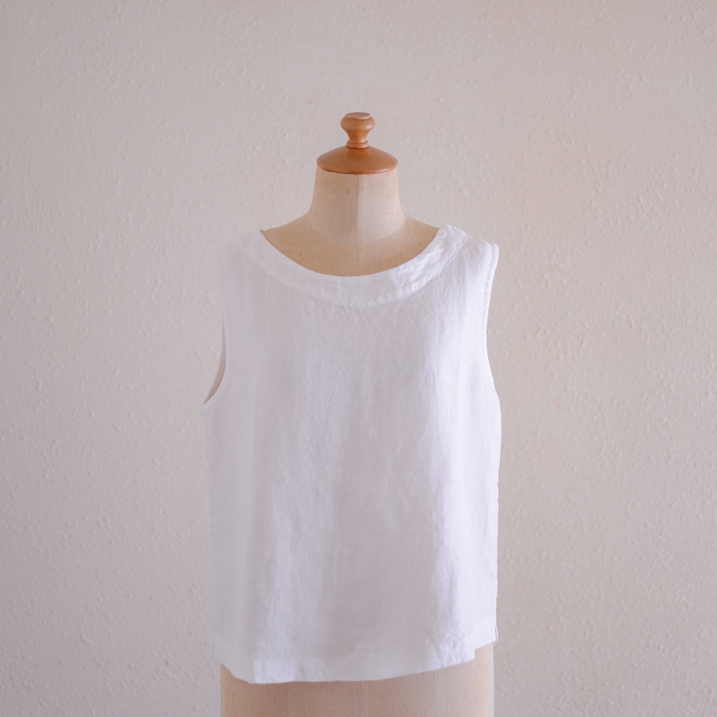 リネンボートネックスリーブレスプルオーバー White