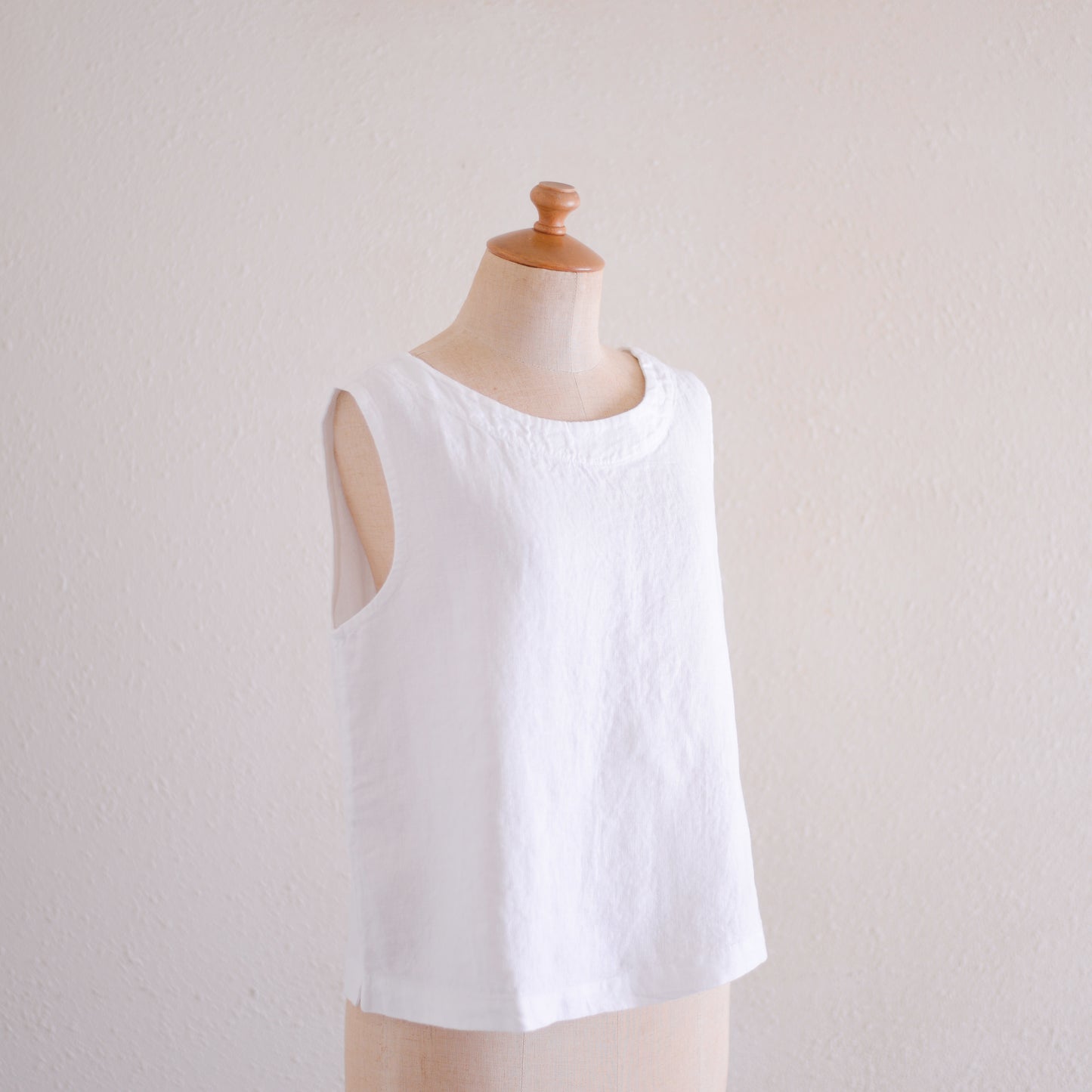 リネンボートネックスリーブレスプルオーバー White