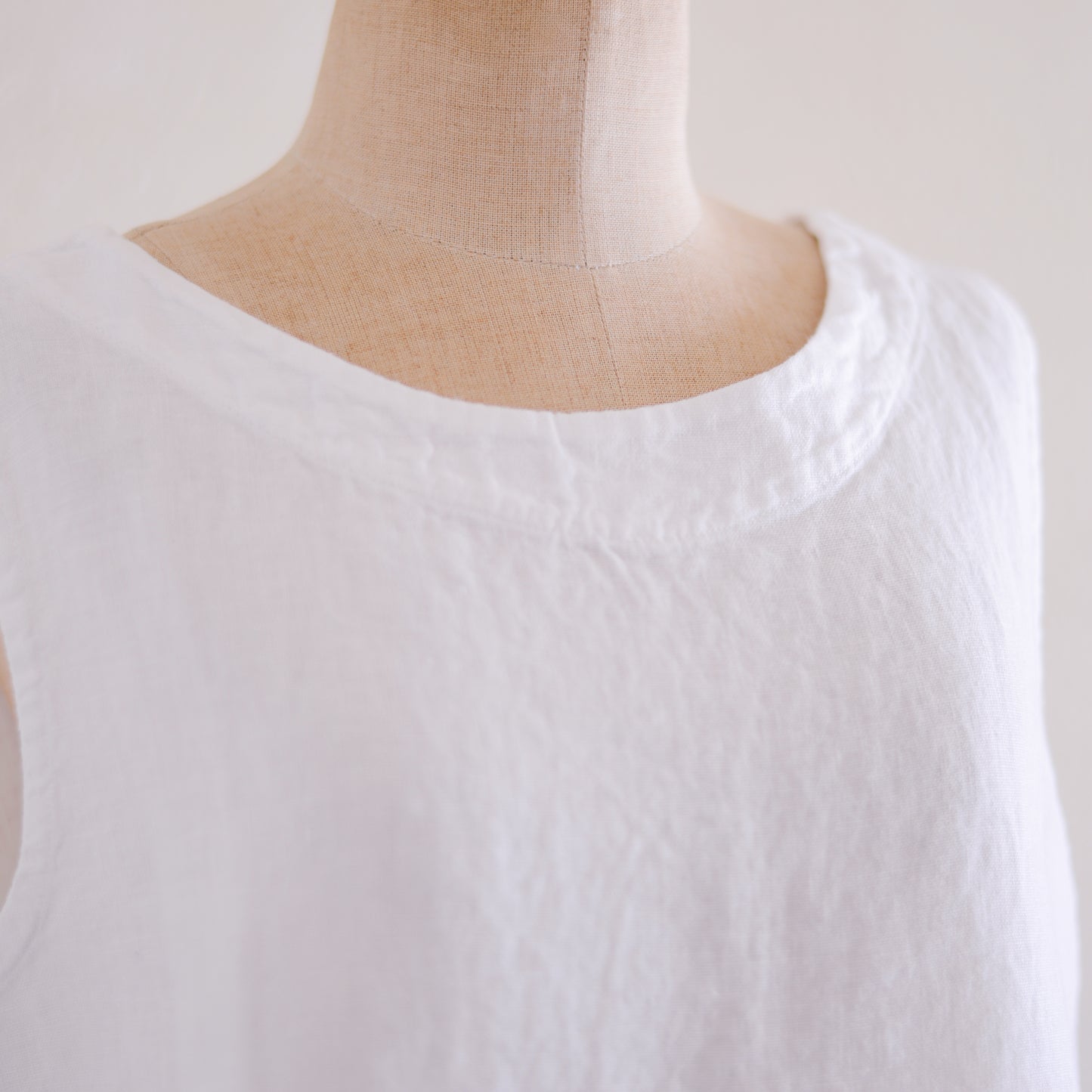 リネンボートネックスリーブレスプルオーバー White