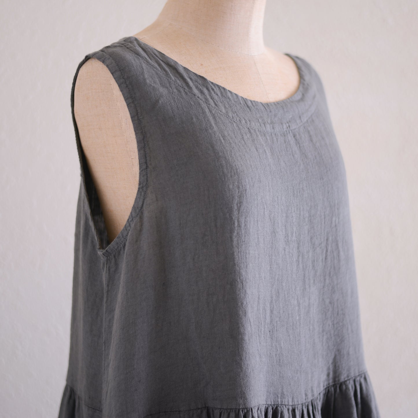 リネンギャザーウエストワンピース Charcoal Gray