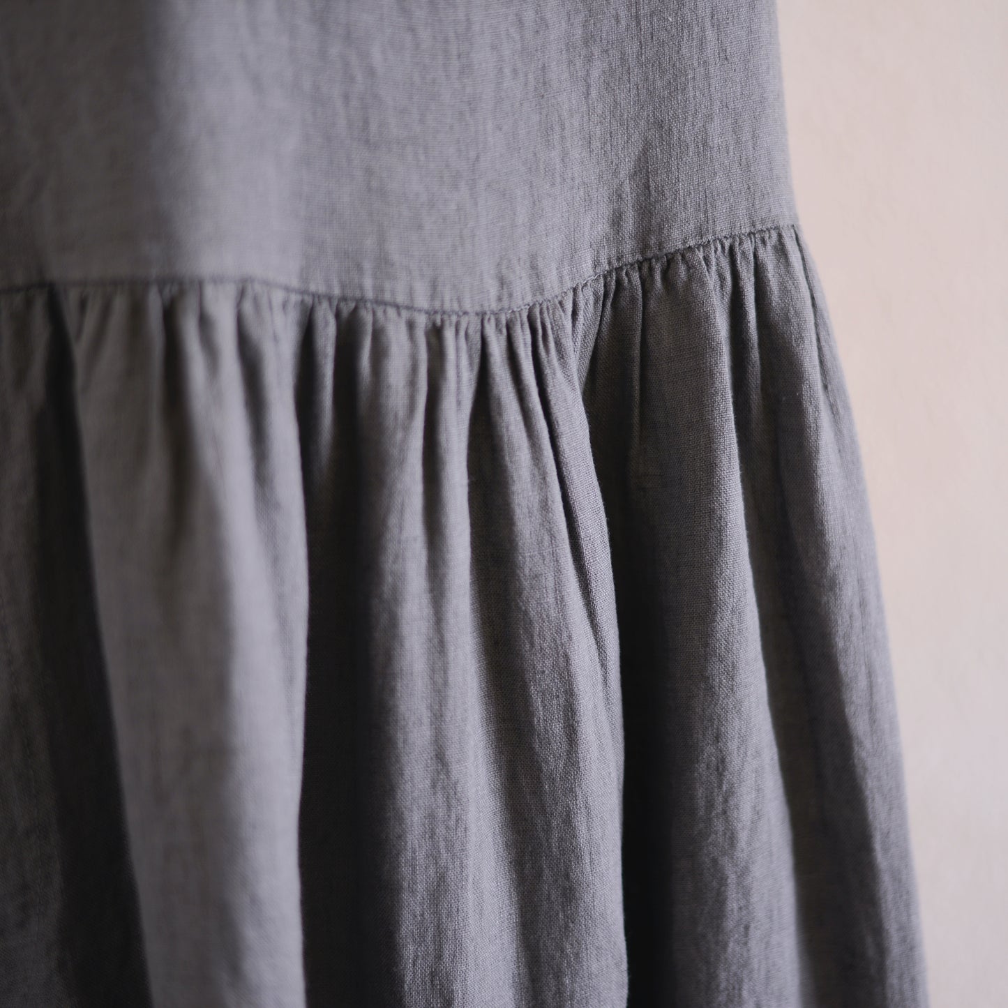 リネンギャザーウエストワンピース Charcoal Gray