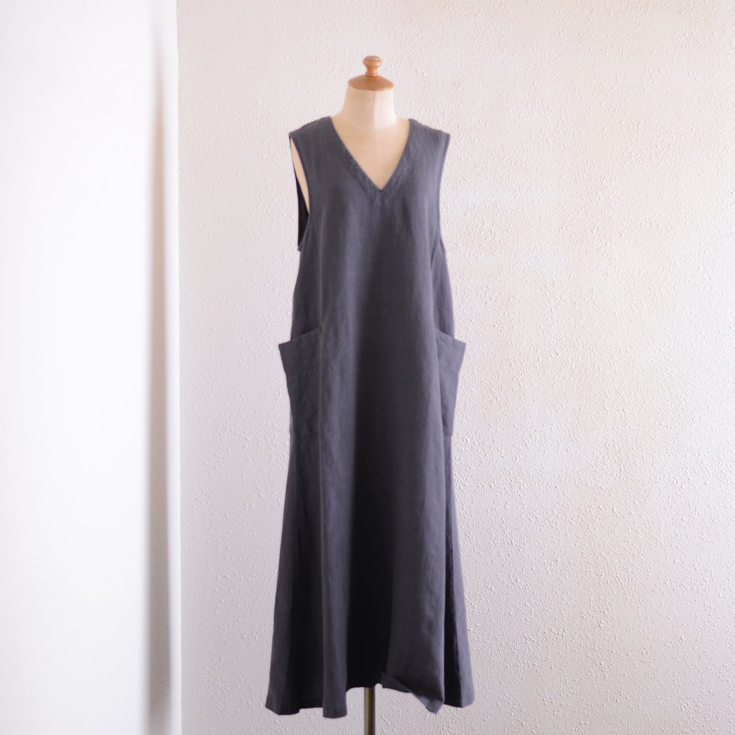 リネンVネックフレアジャンパースカート Charcoal Gray
