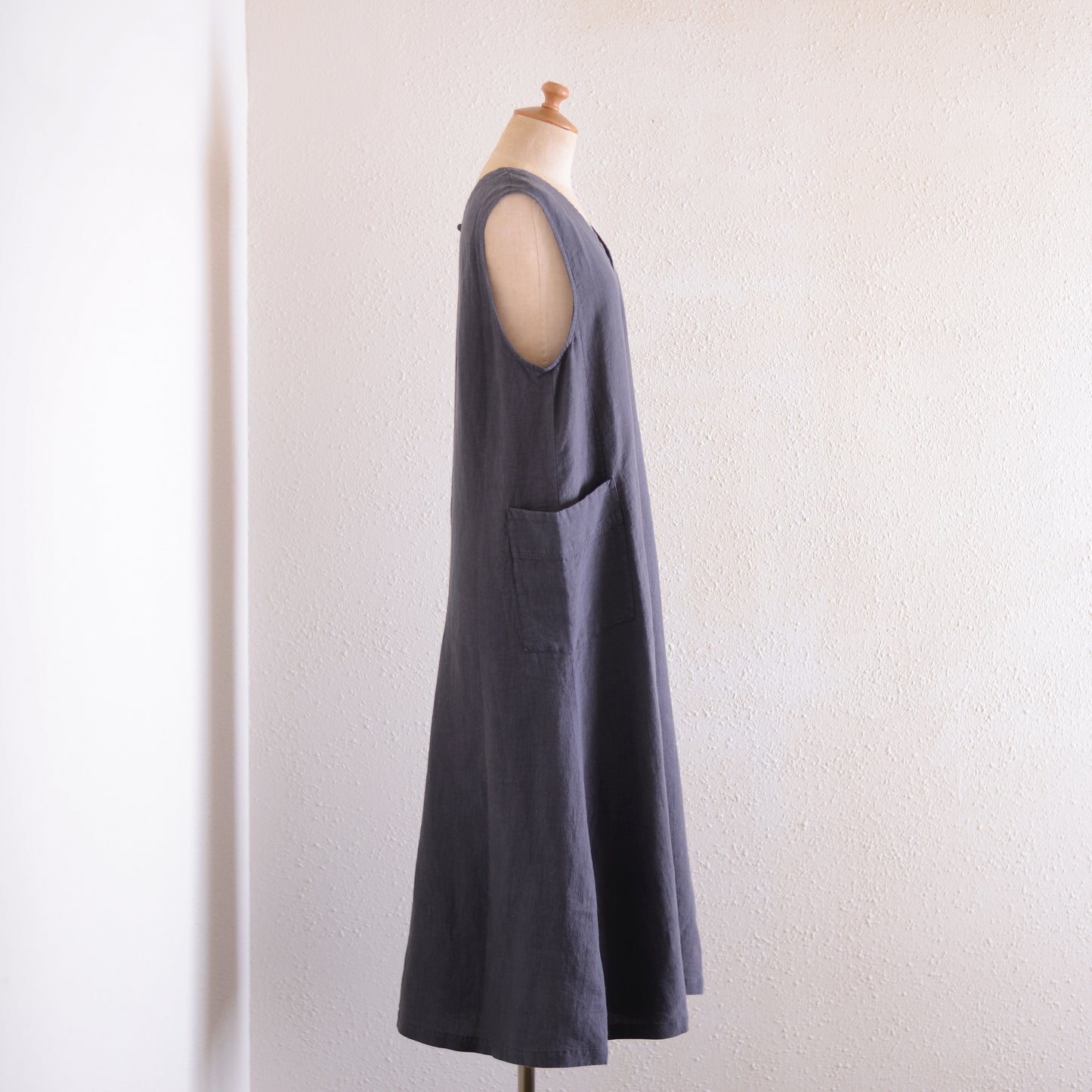 リネンVネックフレアジャンパースカート Charcoal Gray