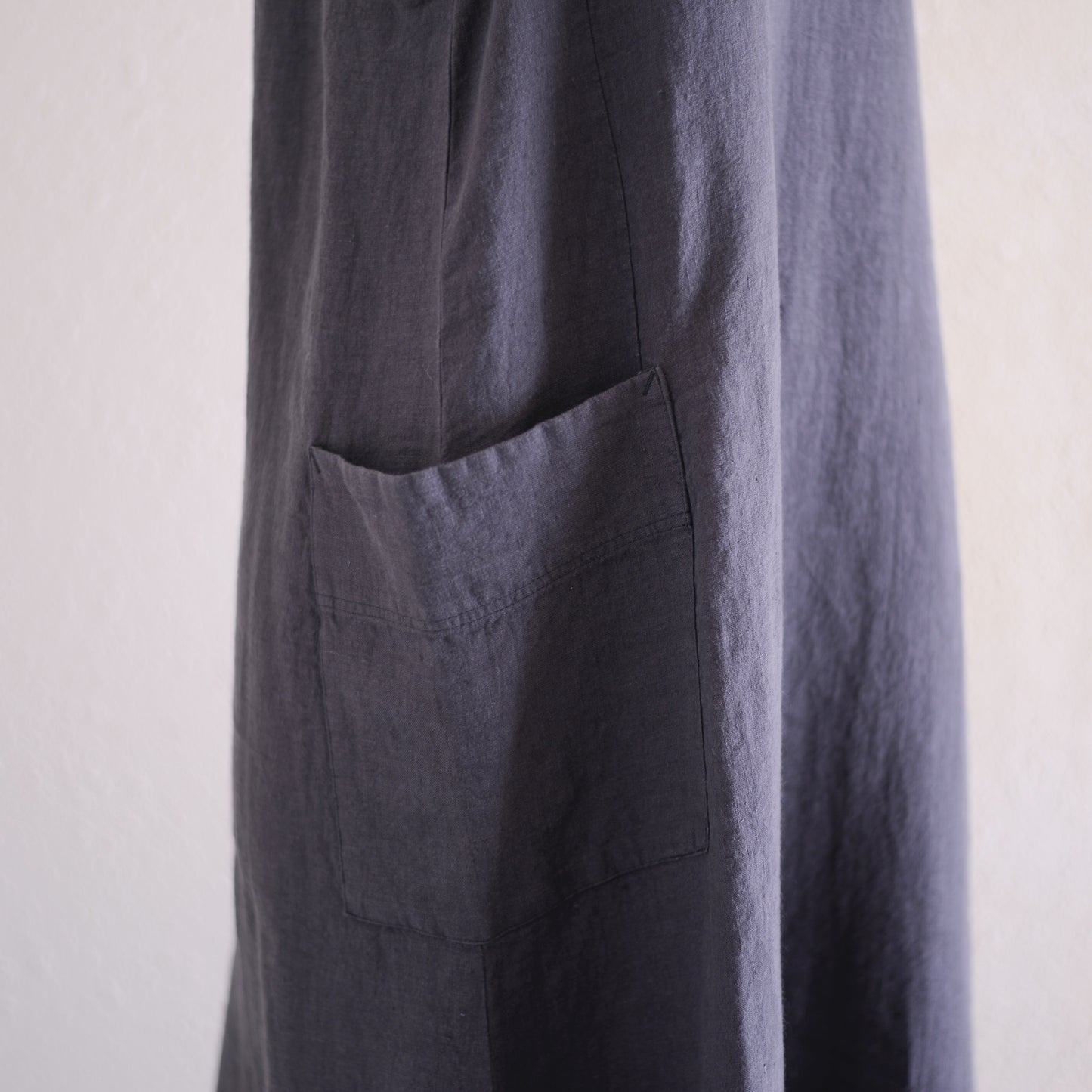 リネンVネックフレアジャンパースカート Charcoal Gray