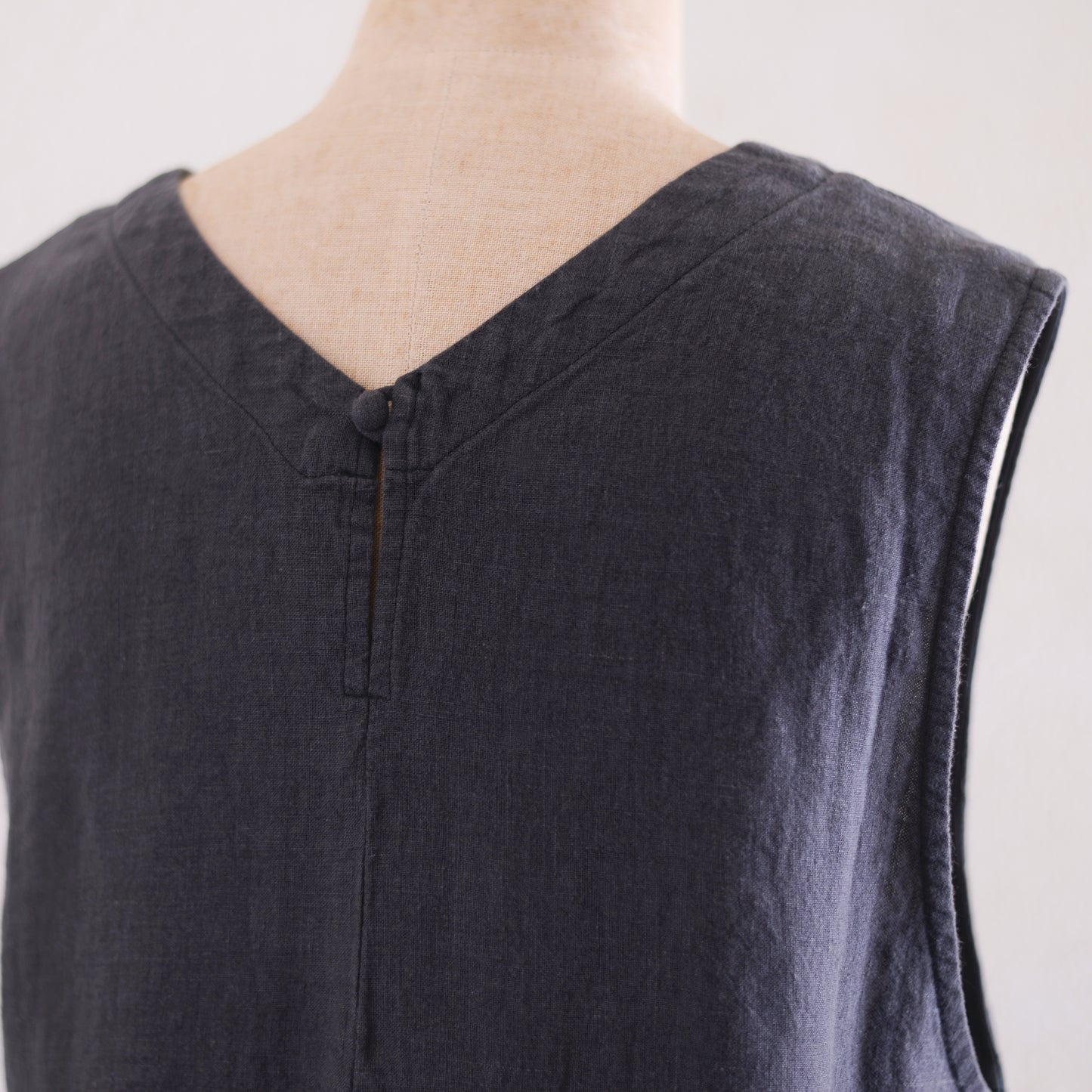 リネンVネックフレアジャンパースカート Charcoal Gray