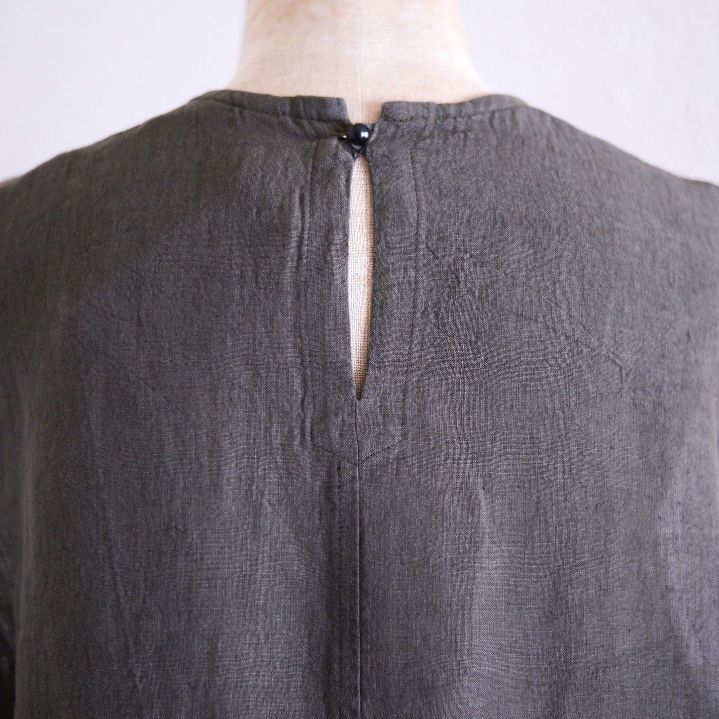 リネンスリーブレスロングワンピース Charcoal Gray