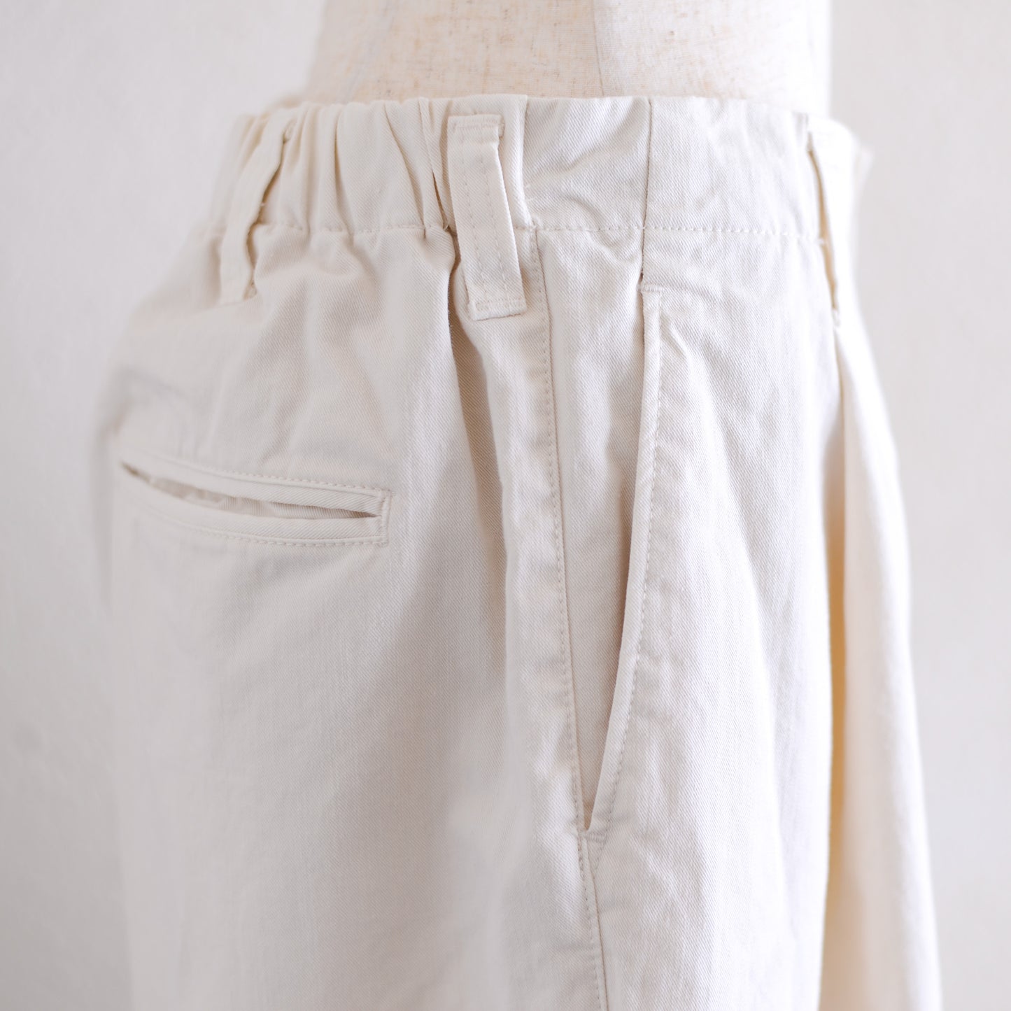 コットンテーパードチノパンツ Ivory