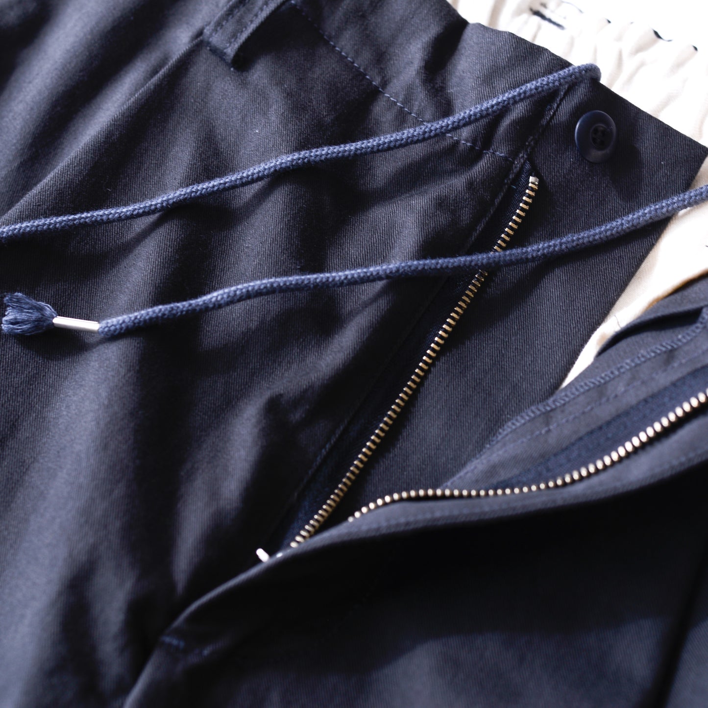 コットンテーパードチノパンツ Charcoal Gray