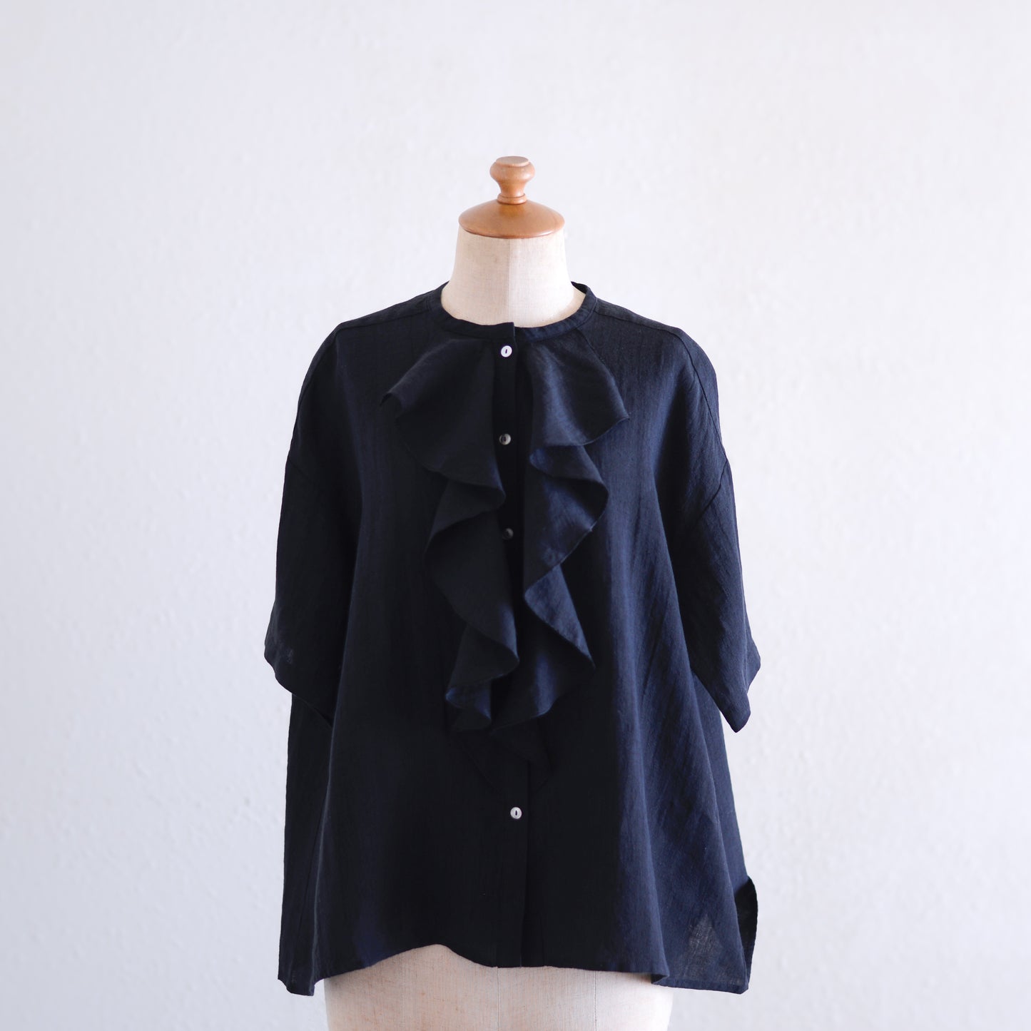 リネンラッフルショートスリーブブラウス  Black