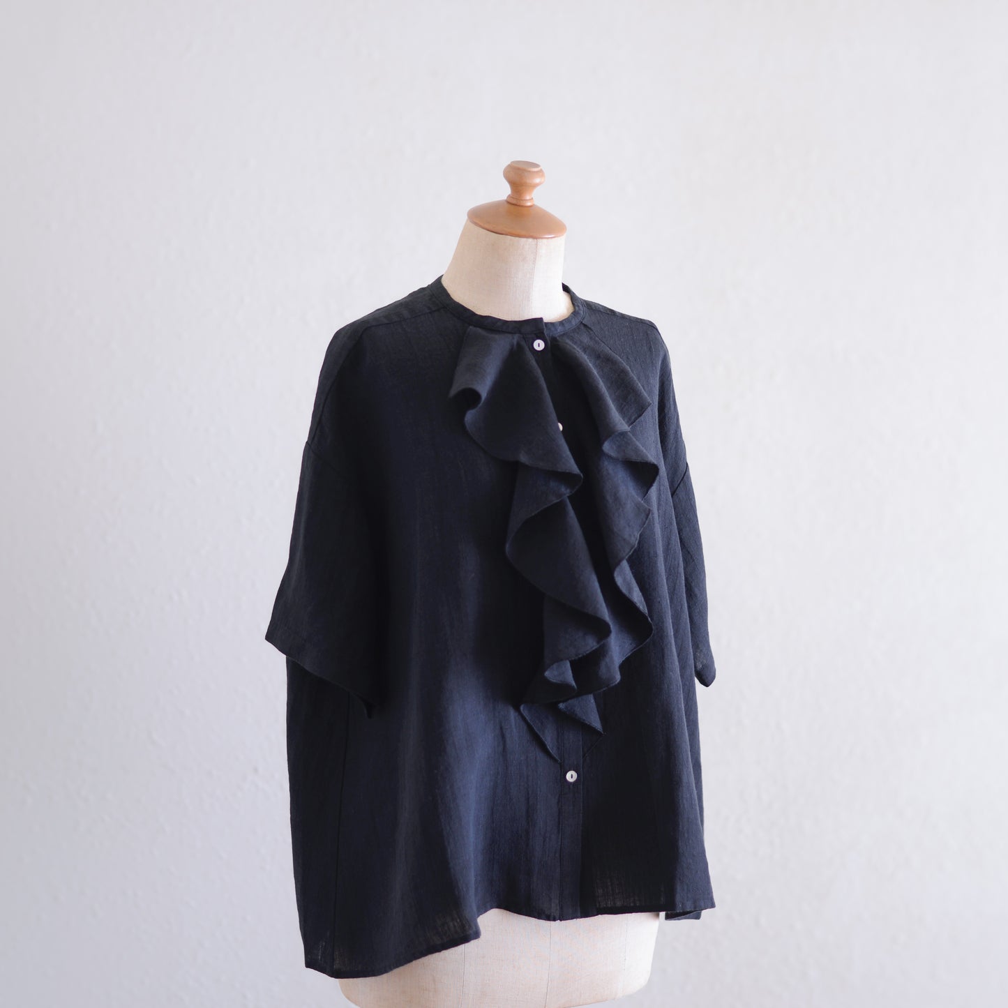 リネンラッフルショートスリーブブラウス  Black