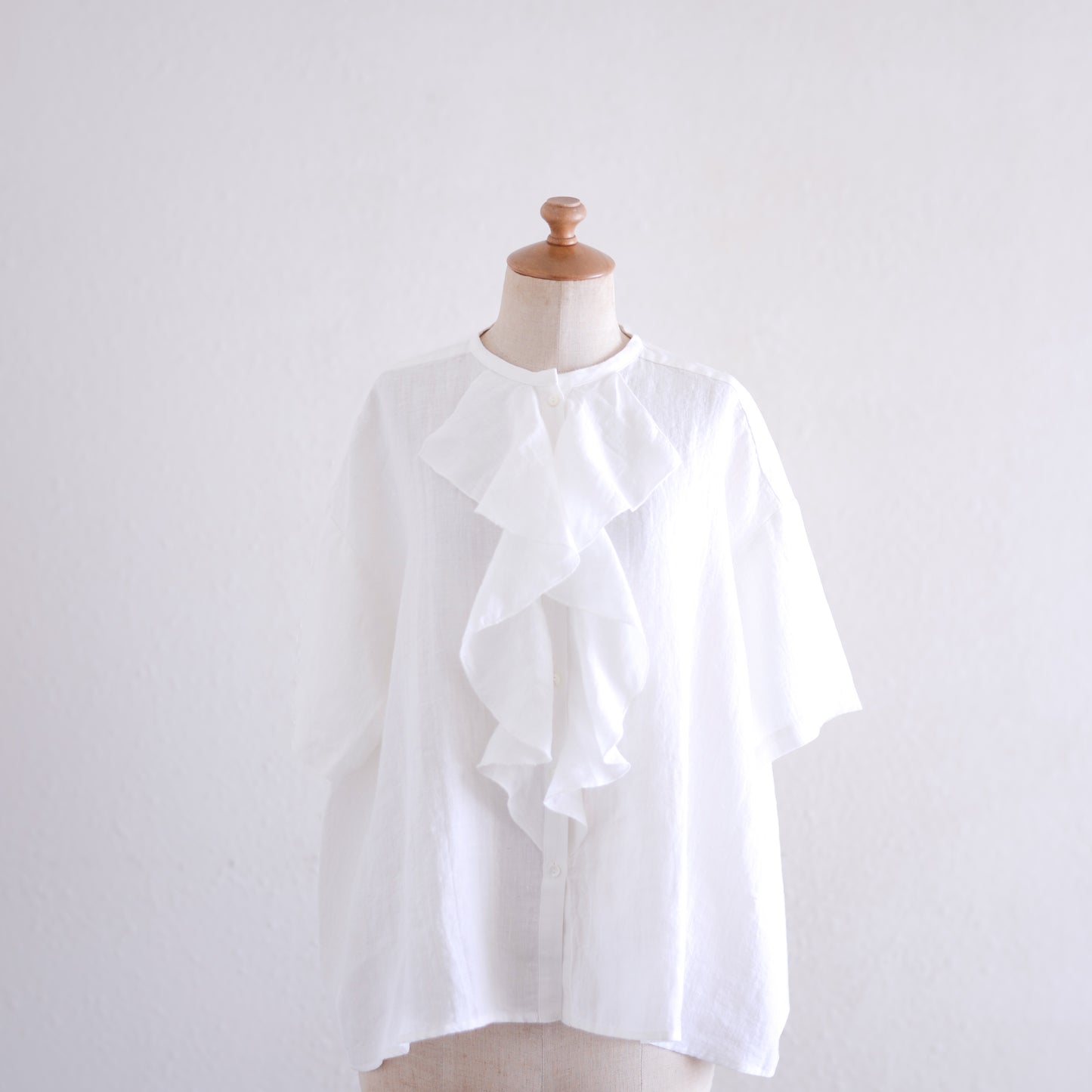リネンラッフルショートスリーブブラウス  Off White