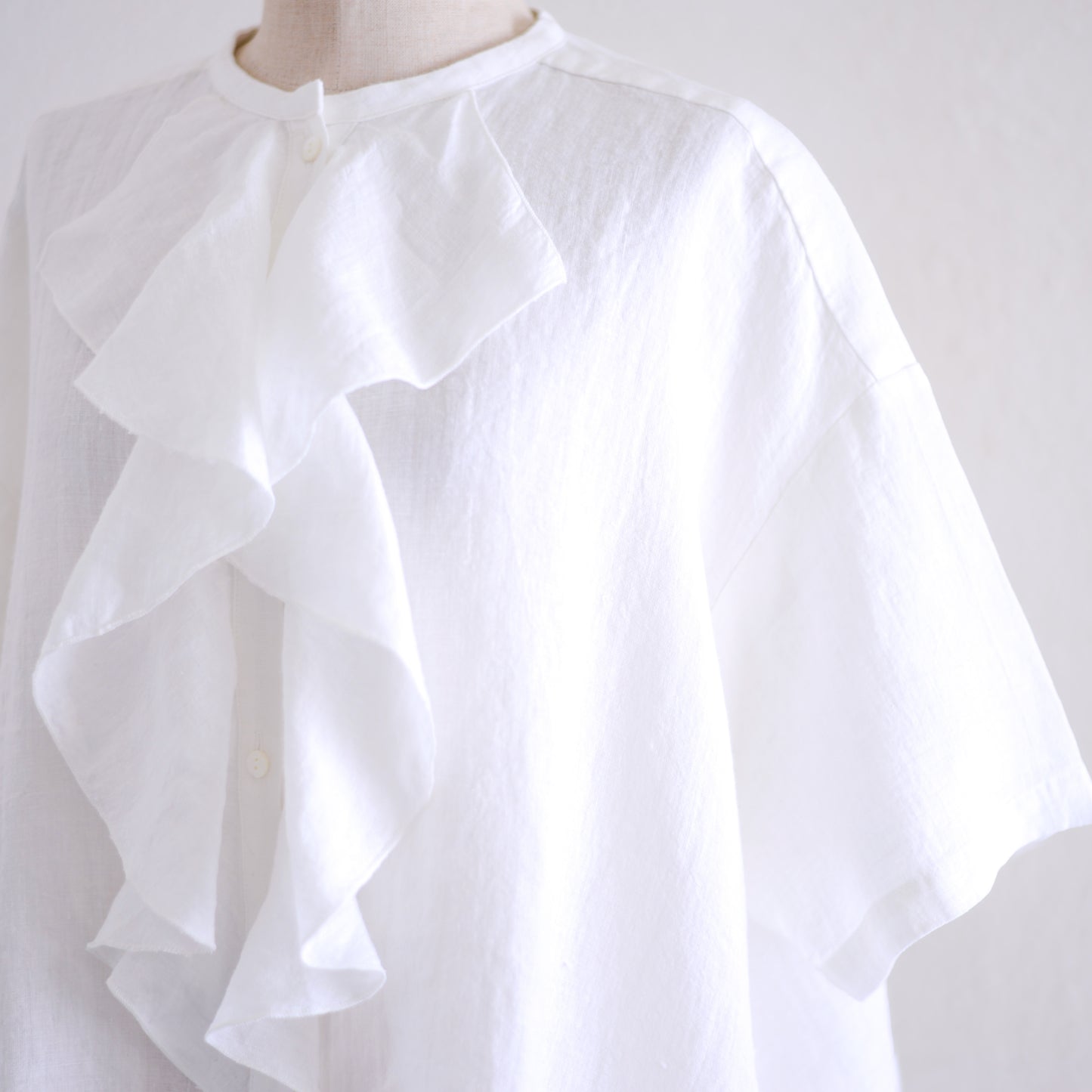 リネンラッフルショートスリーブブラウス  Off White