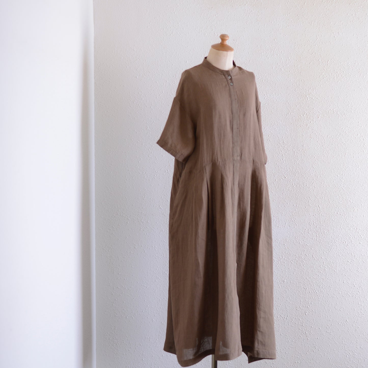 Linen Pleated Dress Mocha