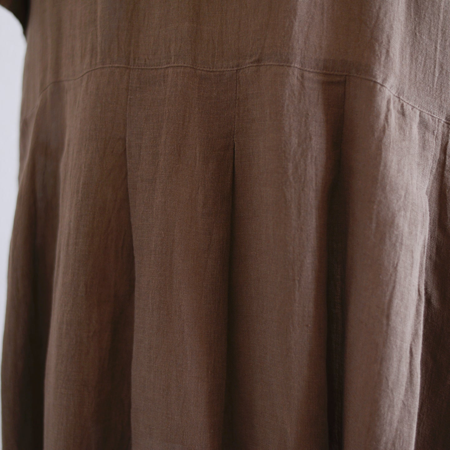 Linen Pleated Dress Mocha