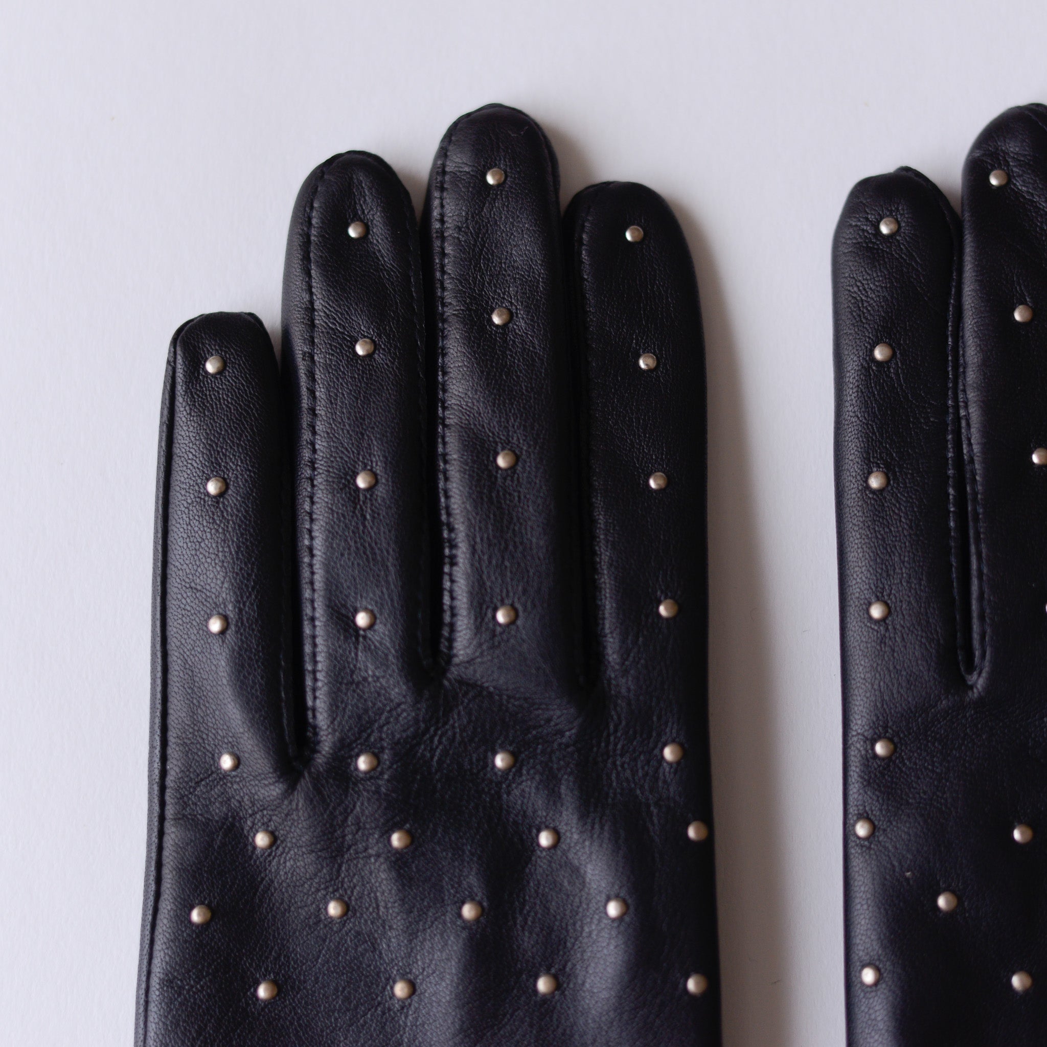 シルクライニングスタッズレザーグローブ Black – MAR ONLINE STORE