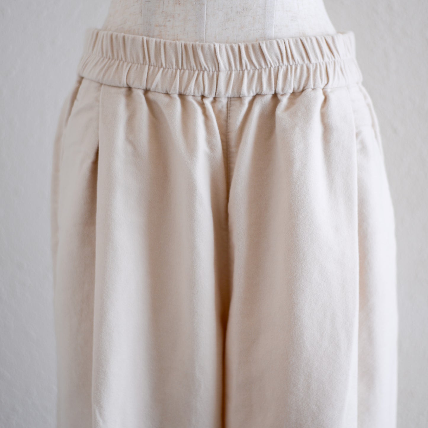 オーガニックコットンプレミアムスエードパンツ 生成