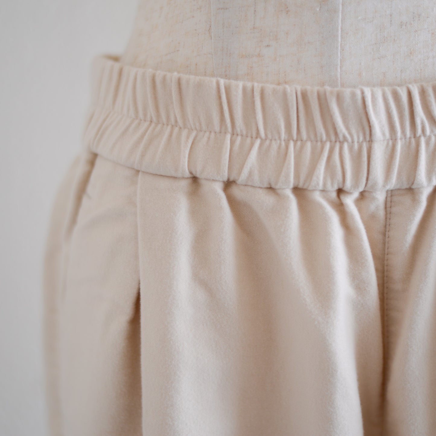 オーガニックコットンプレミアムスエードパンツ 生成