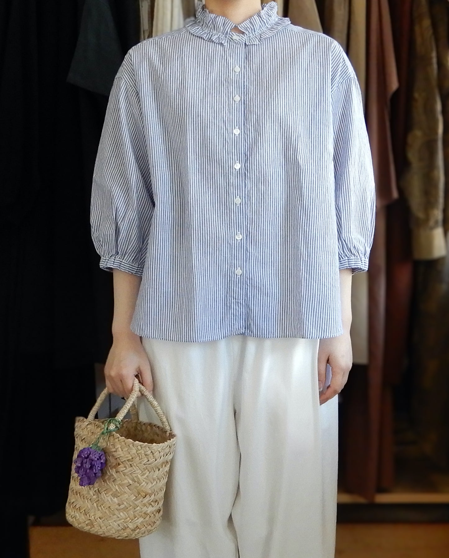 コットンリネンフリルカラー七分袖シャツ Off White ×Navy